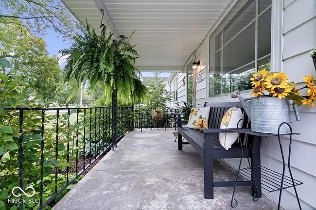 Building Photo - 636 S Broadway St