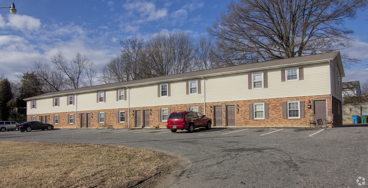 Building Photo - 129 E Maine Ave