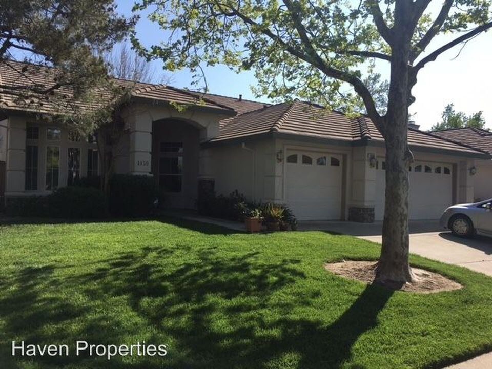 Photo - 1050 Houston Cir