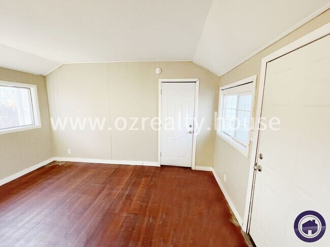 Building Photo - 811 Annabelle Dr