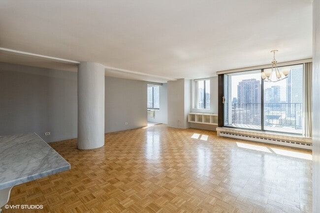 Building Photo - 345 N Canal St