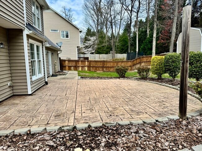 Foto del edificio - 3004 Southhampton Dr