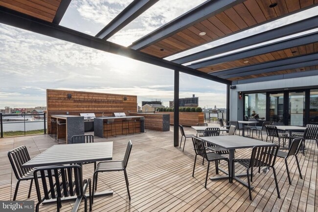 Building Photo - 1122 Frankford Ave