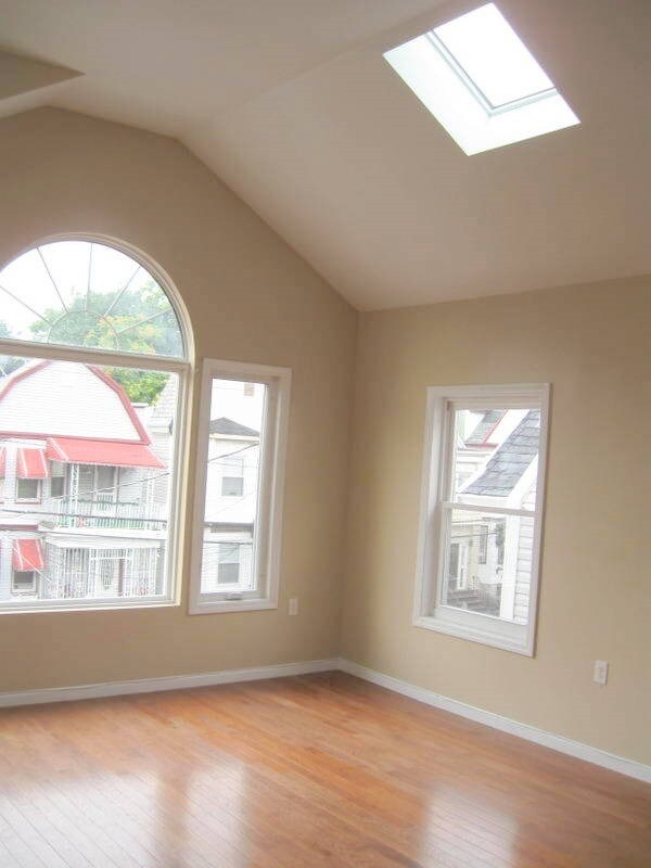 Foto del edificio - 212 Bayview Ave