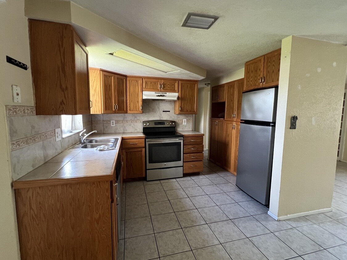 Foto del edificio - 7303 Deerfield Dr