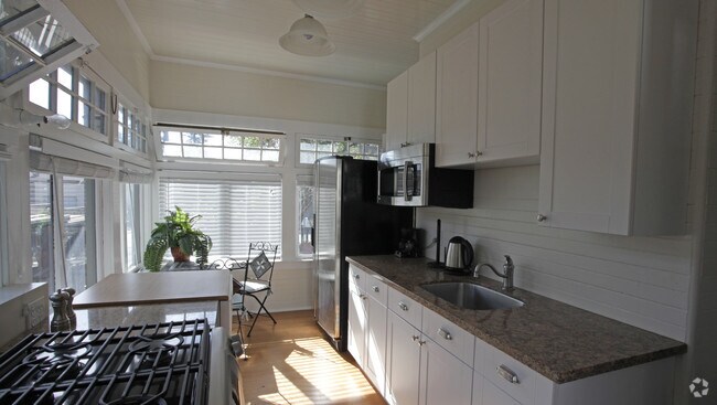 Building Photo - 251 Middlefield Rd