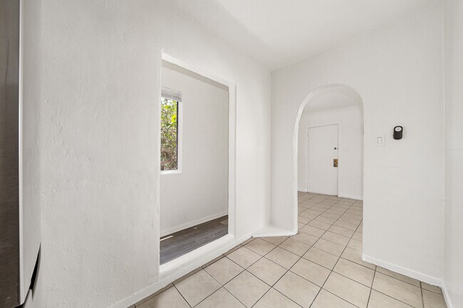 Building Photo - 5730 Aldama St
