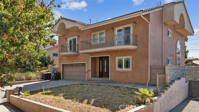 Building Photo - 700 Irving Dr