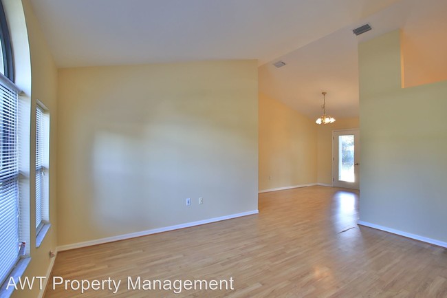 Foto del edificio - 3 br, 2 bath House - 28 Pierce Lane