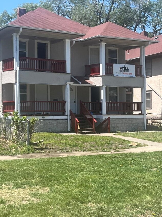 Building Photo - 703 SW Tyler St