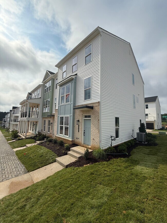 Foto del edificio - 15390 Oasis Sun Aly