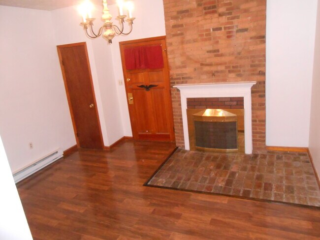 Living Room - 412 N Loudoun St