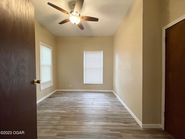 Building Photo - 2022 Bird Ave