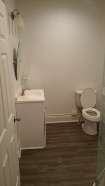 bathroom - 552 Main St