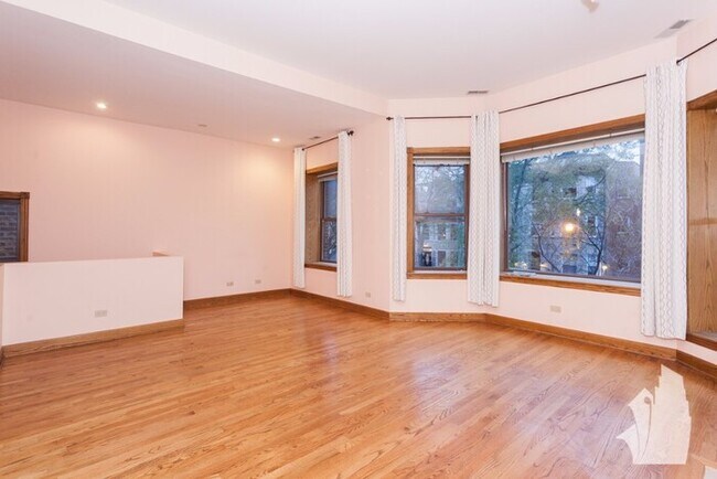 Building Photo - 1464 W Carmen Ave