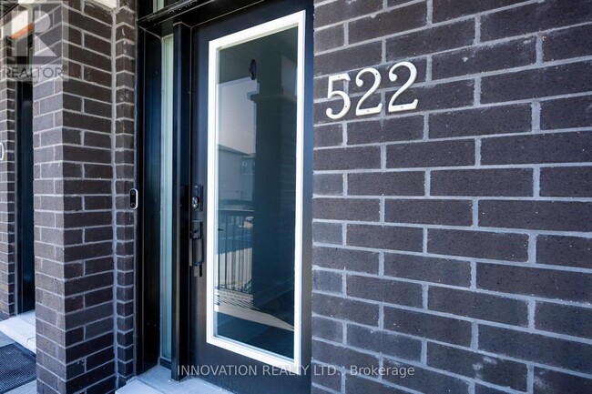 Building Photo - 522-522 Crescendo Private