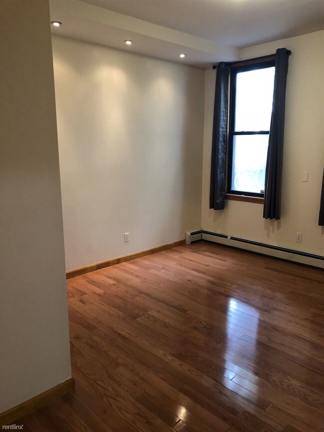 Building Photo - 3 br, 2 bath  - 3228 38th St