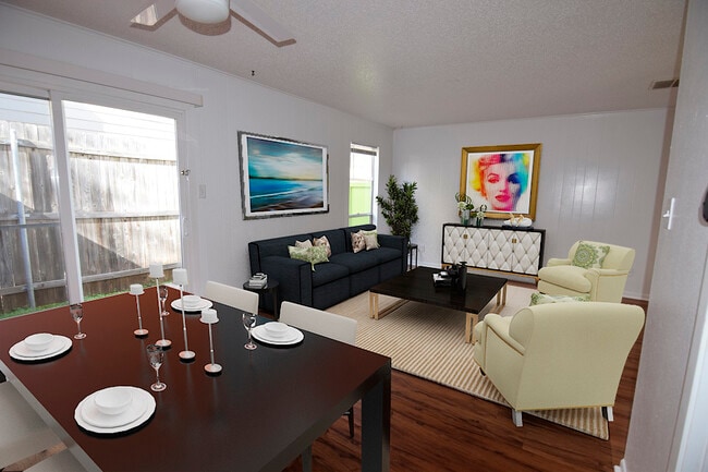 Living dining - 1126 Hollow Creek Dr