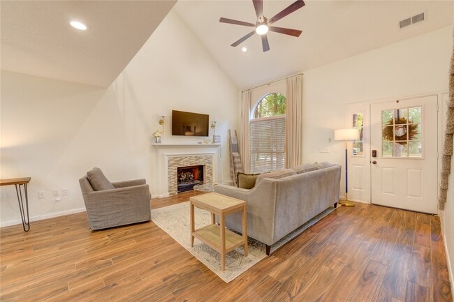 Foto del edificio - 56 E Village Knoll Cir