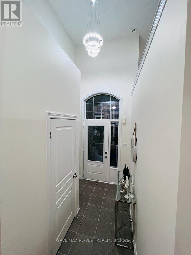 Building Photo - 12 Aspen Hills Rd