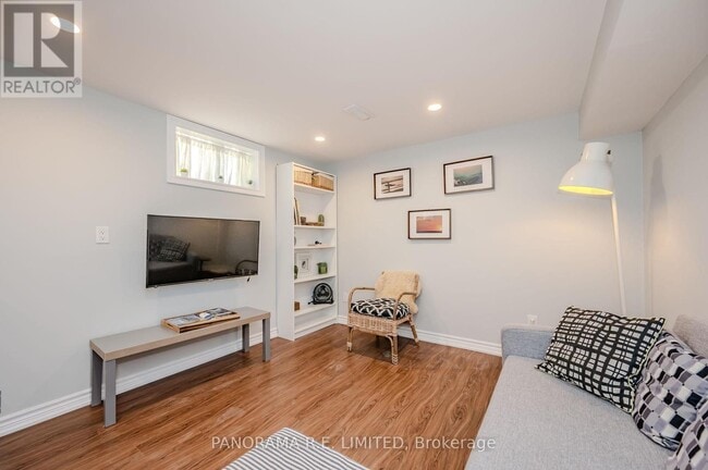 Building Photo - 12-12 Arkley Crescent