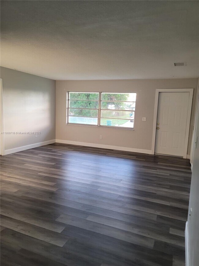 Foto del edificio - 622 Plymouth St