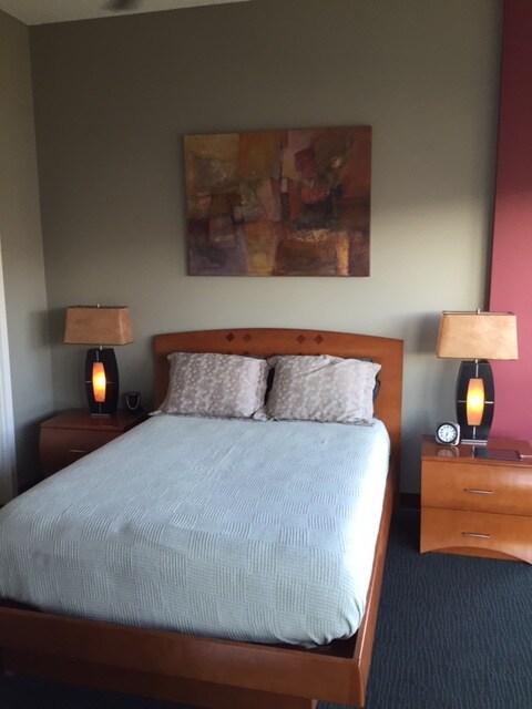 Coge una pelota y juega un partido de fútbol en Hearthstone. - 1413 P St NW