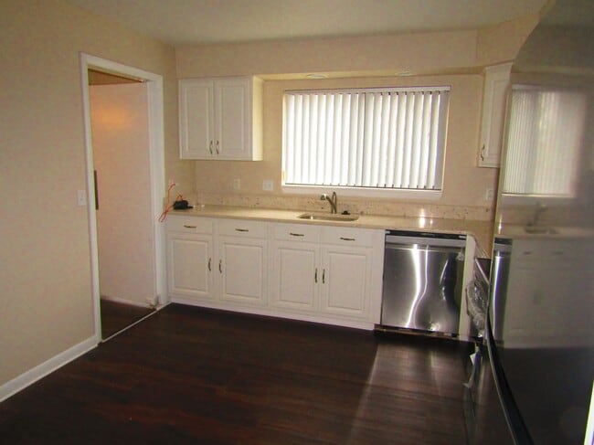 Building Photo - 16270 Mayfair Dr