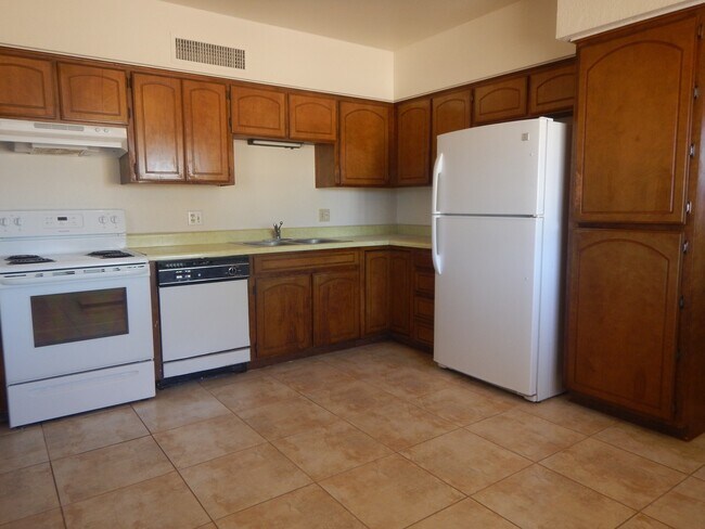 Building Photo - Very Nice 3 bedroom house