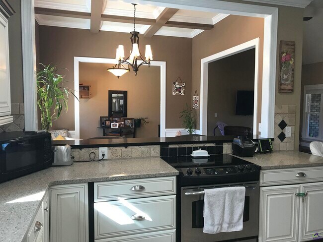 Building Photo - 104 Montview Way