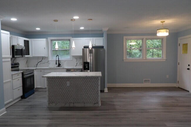Building Photo - 2116 Trafalgar Dr