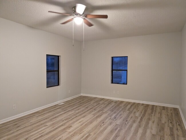 Foto del edificio - 820 Chandler Ave
