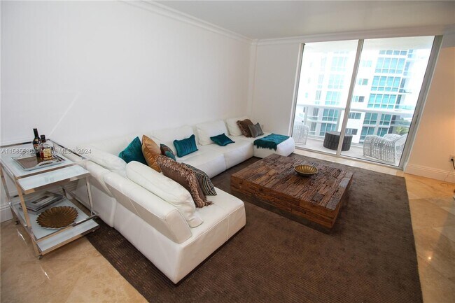 Foto del edificio - 10275 Collins Ave