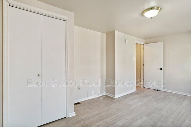 Foto del edificio - 2 Bedroom, 1 Bath, Central Air Conditioning, Washer Dryer in unit.
