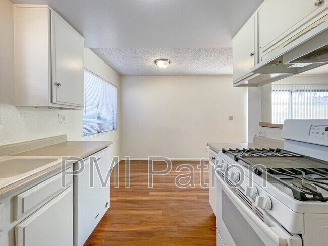 Building Photo - 1935 E 52nd St