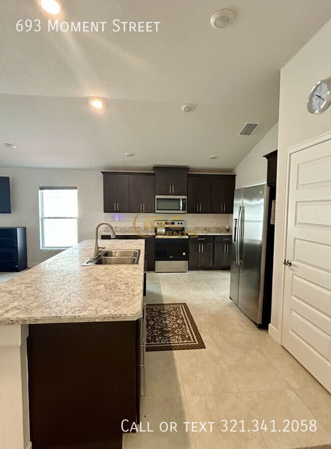 Foto del edificio - 693 Moment St