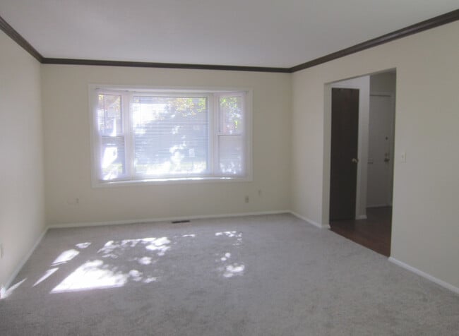 Building Photo - 652 Olde Towne Ave