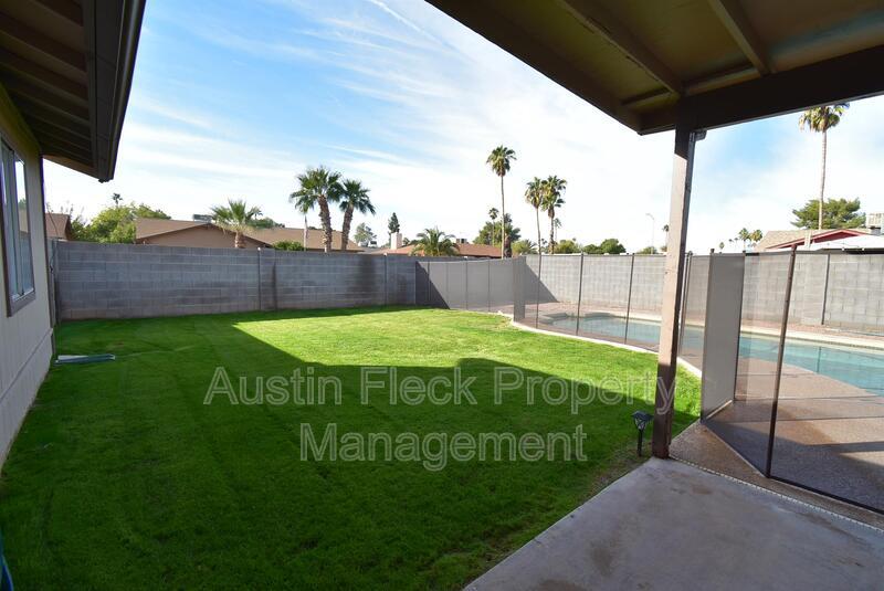 Building Photo - 2058 S Cherry