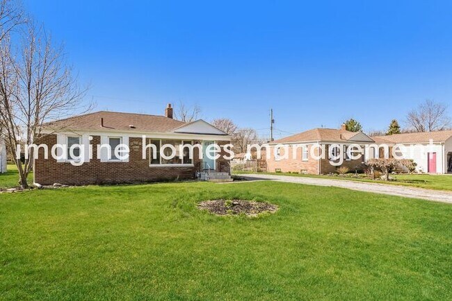 Building Photo - 37941 Lake Dr