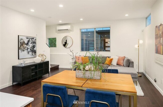 Photo - Welcome Home 3 bd 2.5 ba - West Seattle To...