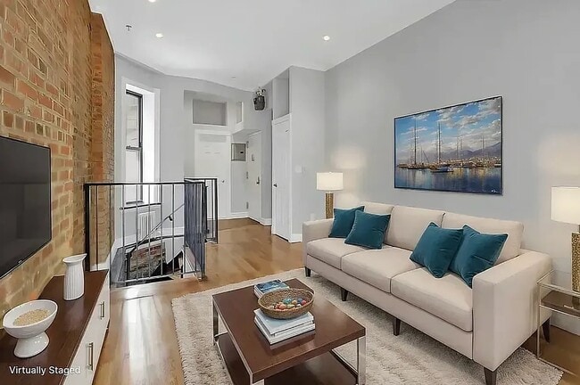 Building Photo - 248 Mott St