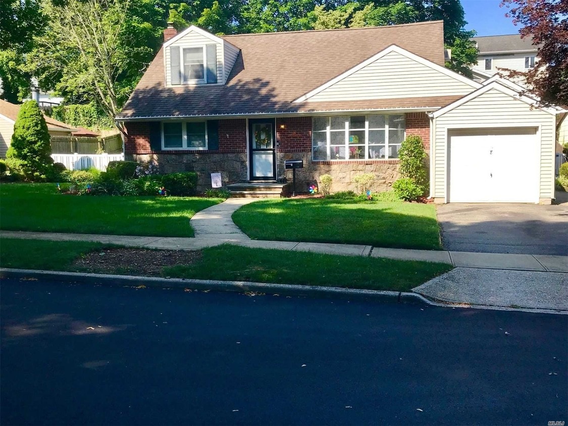 8 Langdon Rd, Farmingdale, NY 11735 House for Rent in Farmingdale, NY