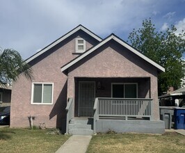 Building Photo - 1532 N Calaveras St