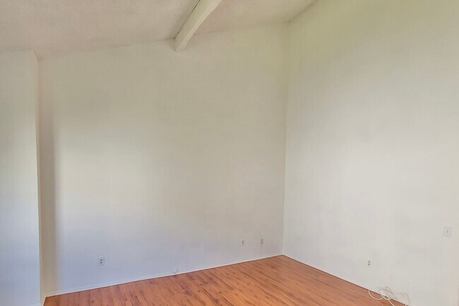 Foto del edificio - Charming 2-Bedroom Corner Unit Townhome