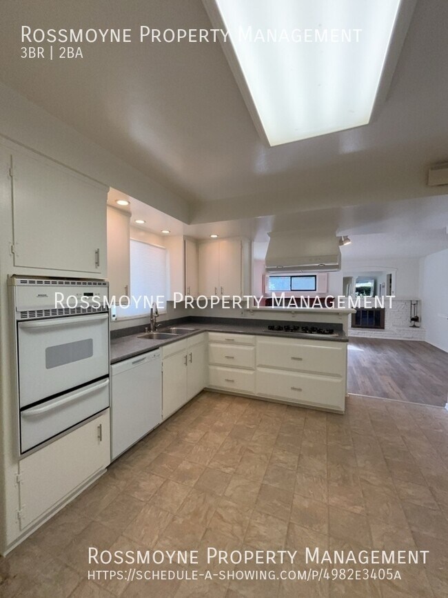Building Photo - Large Single Family Home in Sunland