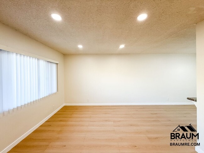 Foto del edificio - 13115 Oxnard St