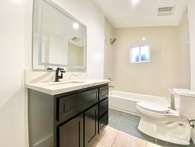 Foto del edificio - 13644 Terra Bella St