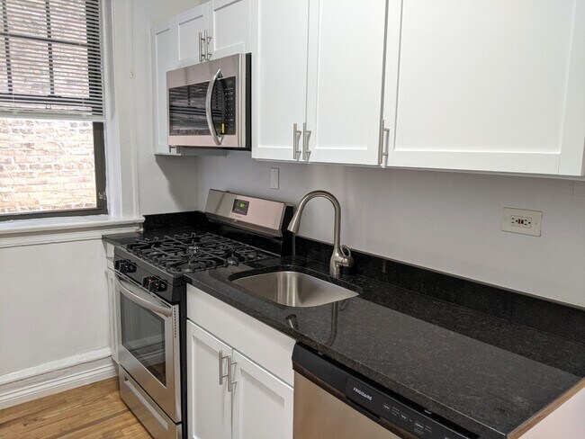 Foto del edificio - 925 Forest Ave