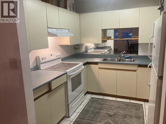 Building Photo - 2648 Kingsway Ave