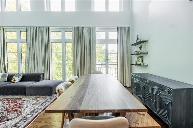 Foto del edificio - 1221 Caroline St NE